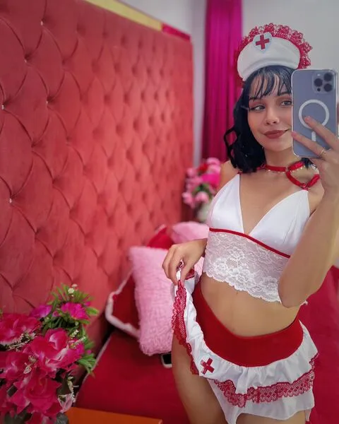 Live sex webcam photo for LittleDaphnee #6150731