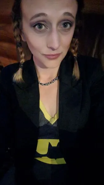 Live sex webcam photo for KarrieKellieMILF #6137643