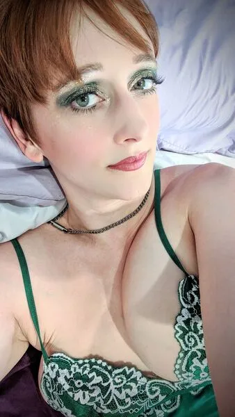 Live sex webcam photo for KarrieKellieMILF #6137645