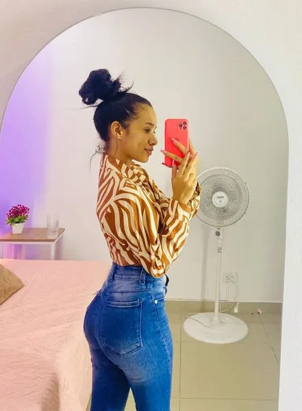 Live sex webcam photo for BellaGrayy #6183818