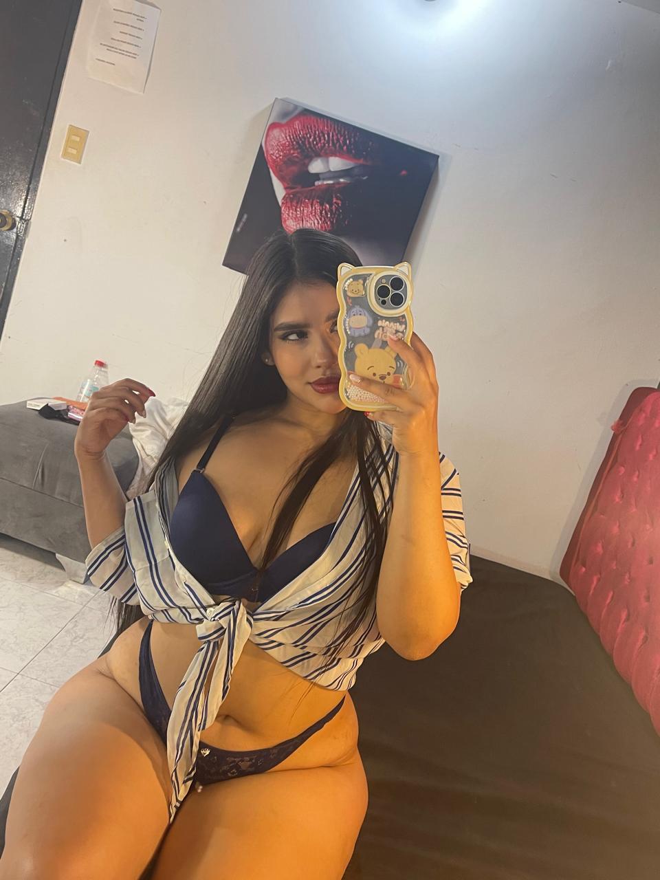 Live sex webcam photo for MelaniIeRioss #7306390