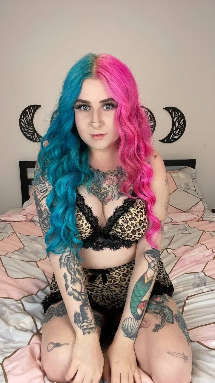 Live sex webcam photo for MickeyMountains #7464034
