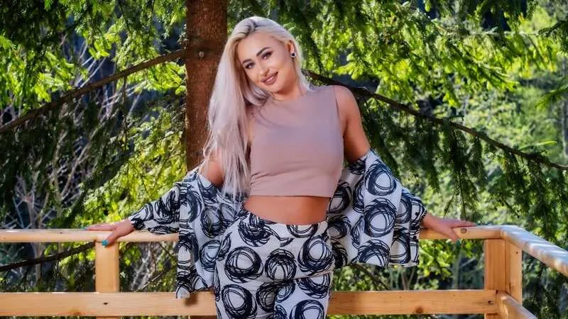 Live sex webcam photo for EmaBoom #6077151