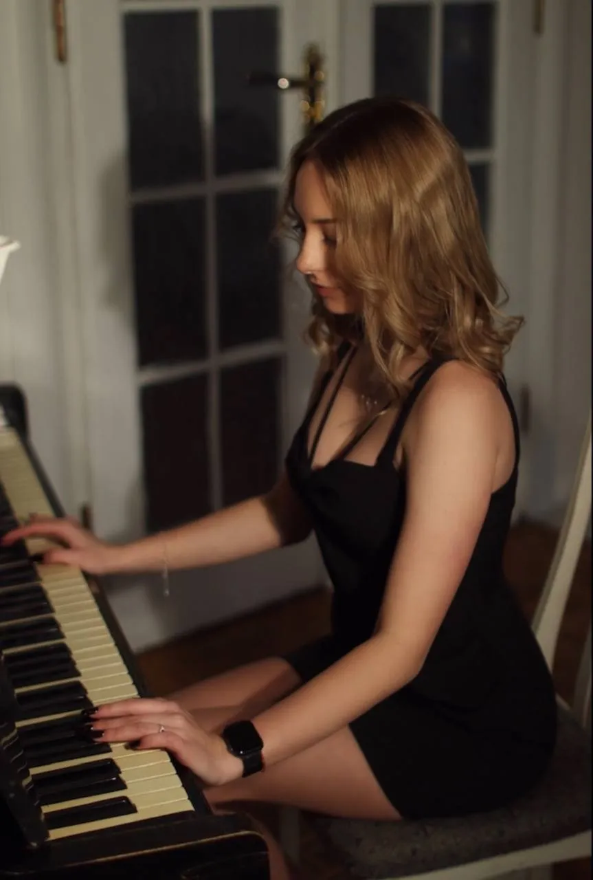 Live sex webcam photo for NaomiLelit #7495974