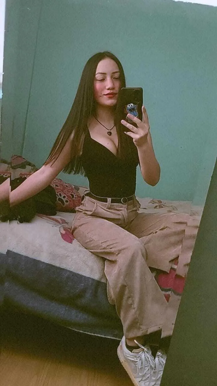 Live sex webcam photo for ScarleettFoxx #7185256