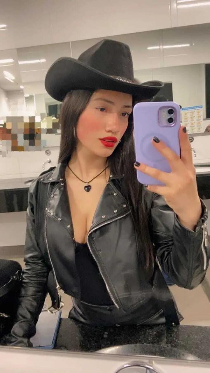 Live sex webcam photo for ScarleettFoxx #7185247