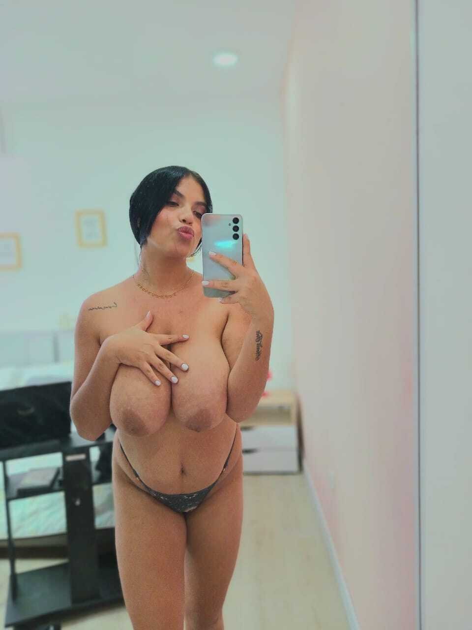 Live sex webcam photo for AngelaWhitte #7323281