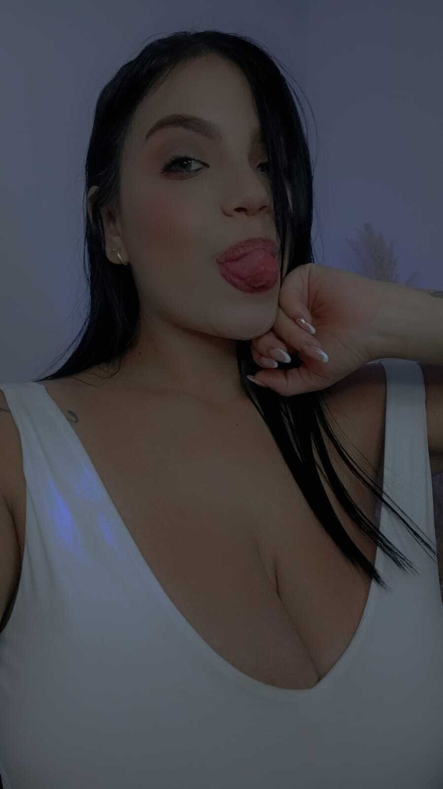 Live sex webcam photo for AngelaWhitte #7323573