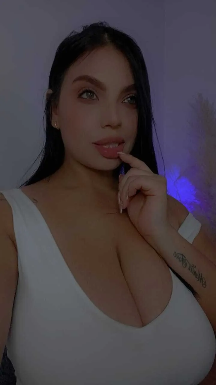 Live sex webcam photo for AngelaWhitte #7323571