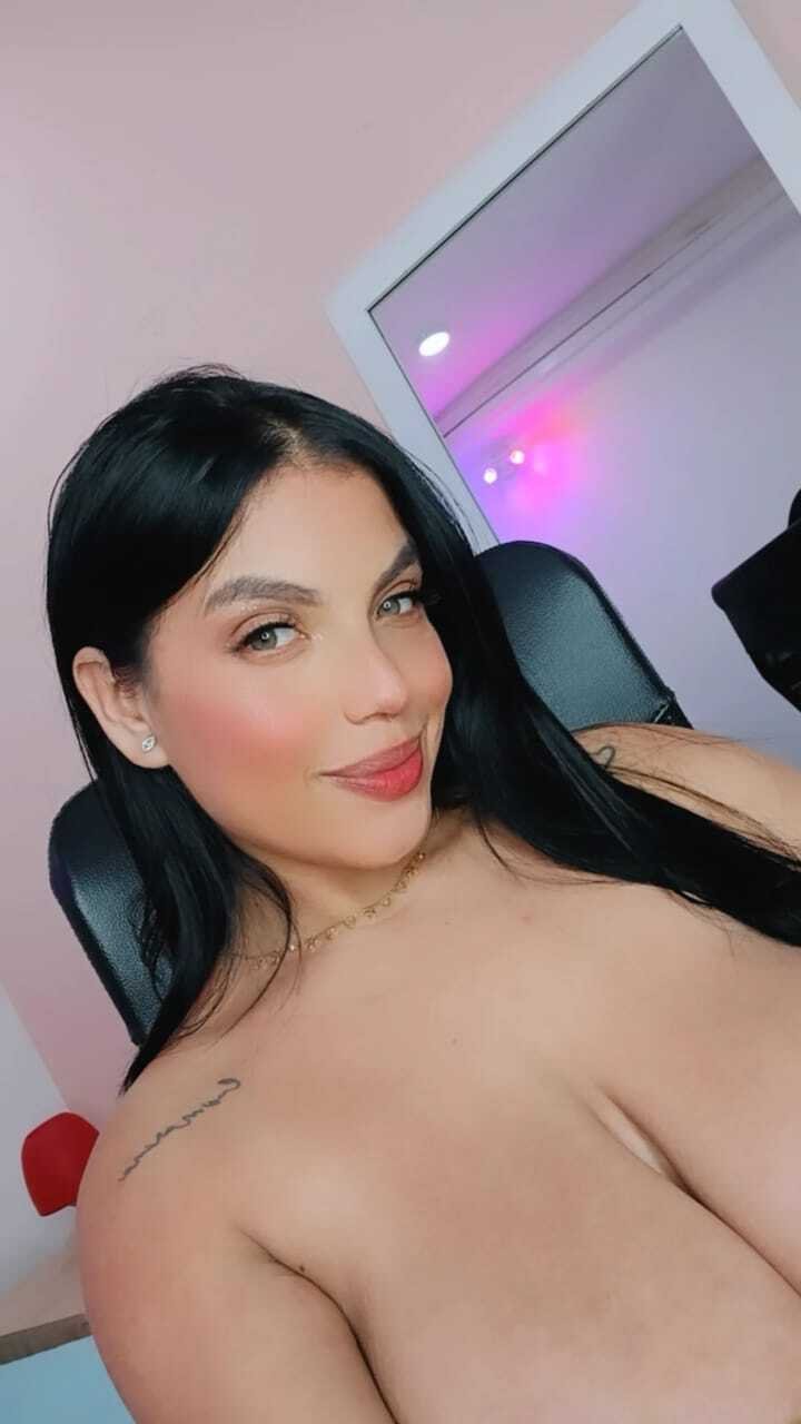 Live sex webcam photo for AngelaWhitte #7323233