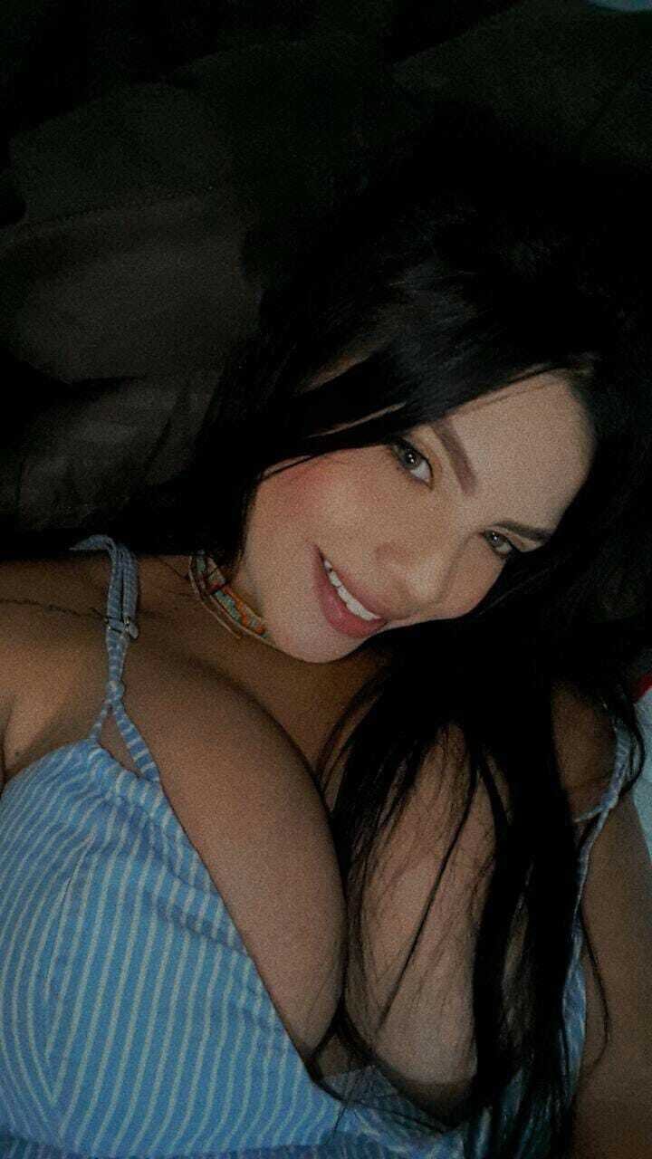 Live sex webcam photo for AngelaWhitte #7323420