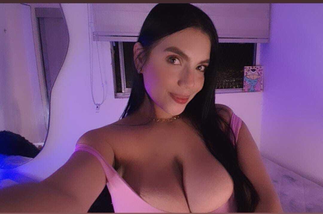 Live sex webcam photo for AngelaWhitte #7323504