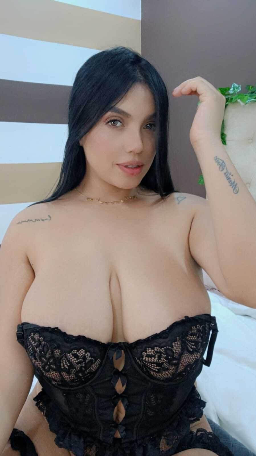 Live sex webcam photo for AngelaWhitte #7323416