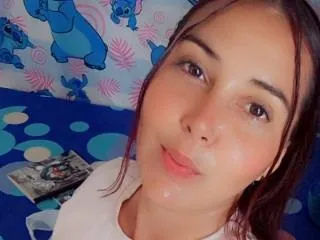 Live sex webcam photo for RoxyHotGiirl #6006195