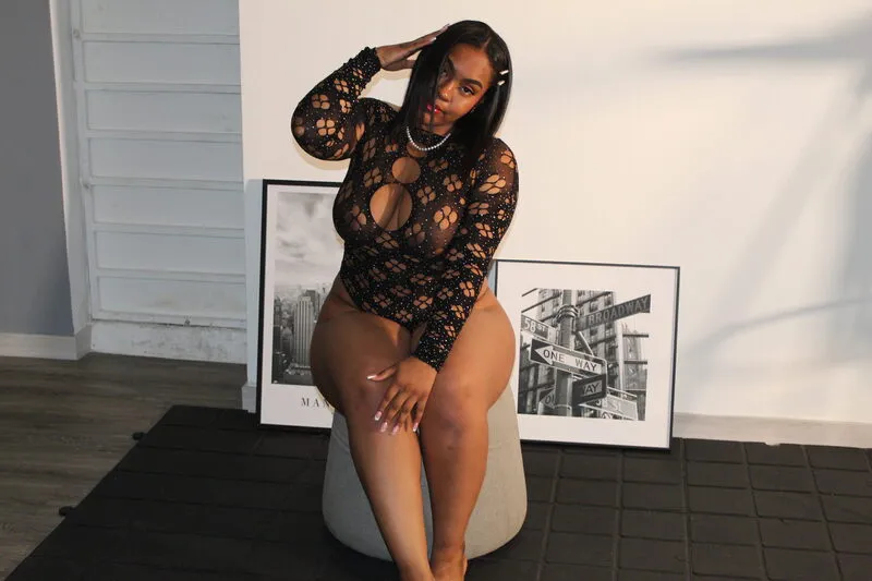 Live sex webcam photo for Esmeraldaduarte #6292293