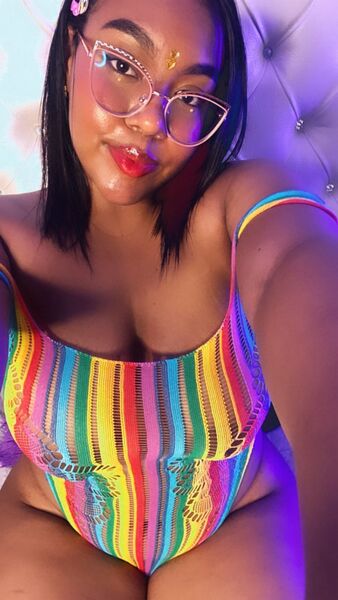 Live sex webcam photo for Esmeraldaduarte #6292235