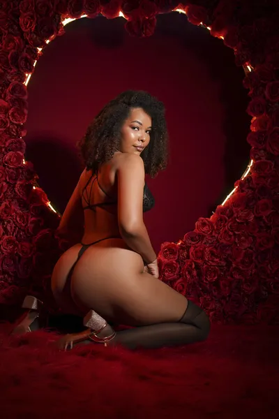 Live sex webcam photo for NiaColussi #6891890