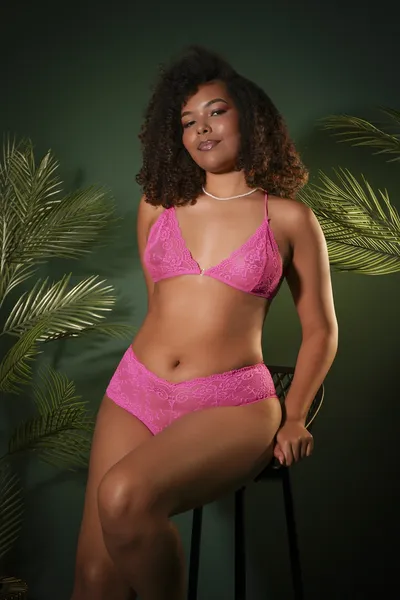 Live sex webcam photo for NiaColussi #6891885