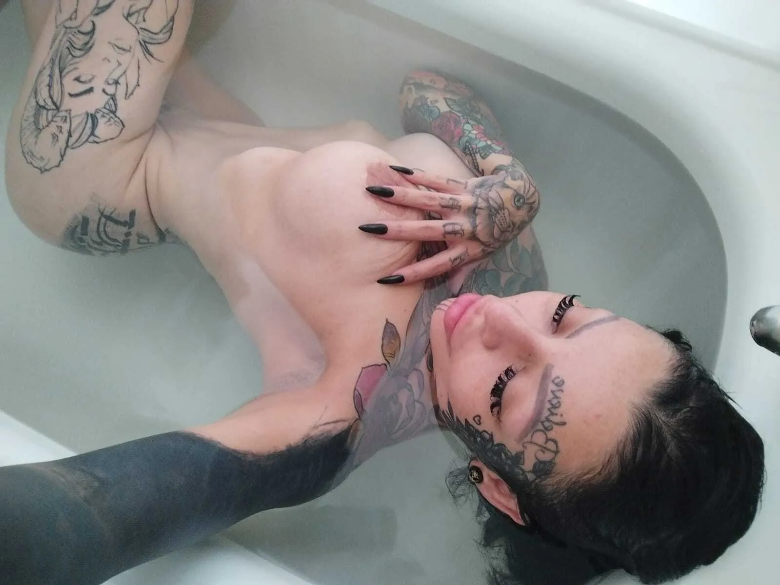 Live sex webcam photo for AbbyPink69 #7892566