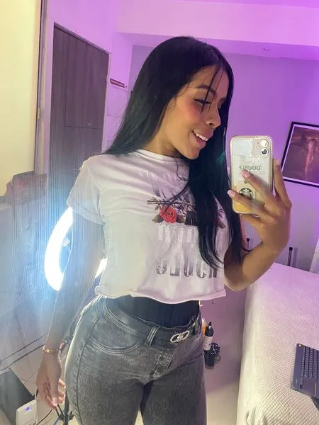 Live sex webcam photo for FiorelaBossh #6247229