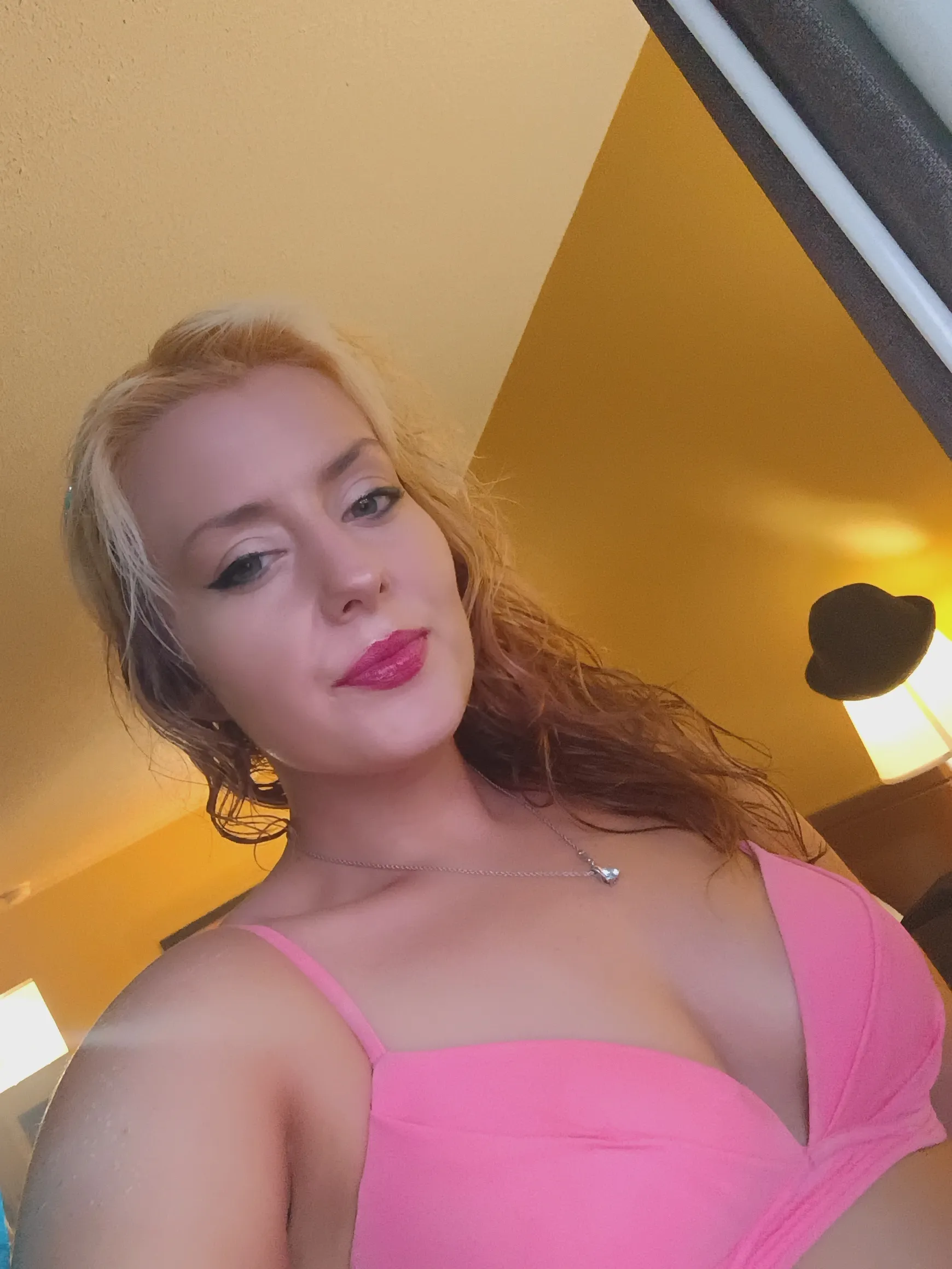 Live sex webcam photo for skarlett_roseee #8471866