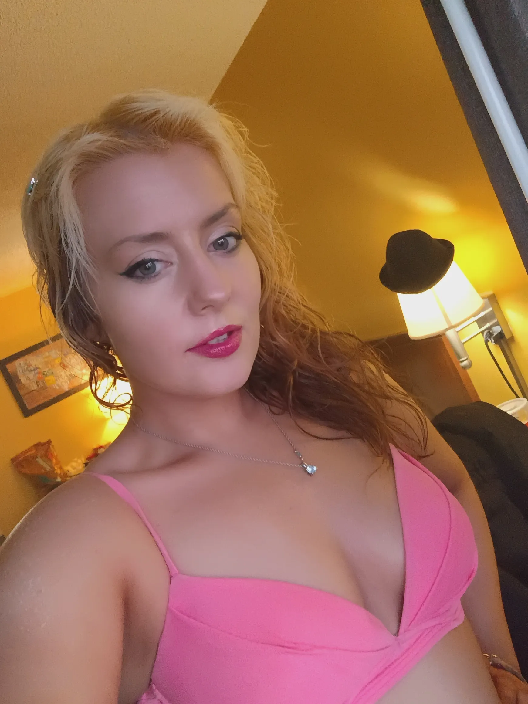Live sex webcam photo for skarlett_roseee #8471867
