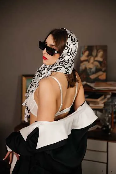 Live sex webcam photo for LesiVietta #6522596