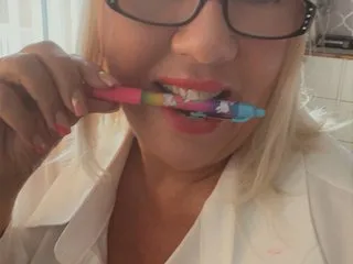 Live sex webcam photo for BlondeTinks #7941211