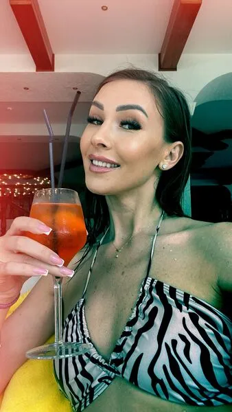 Live sex webcam photo for JessicaRidge #6075764