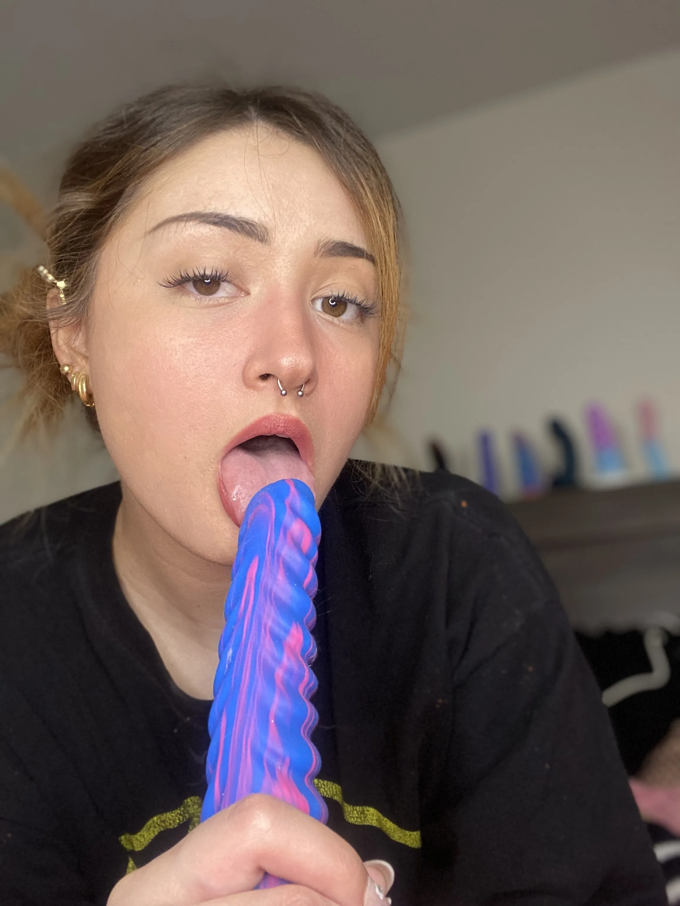 Live sex webcam photo for MaddyMartinez #7935319