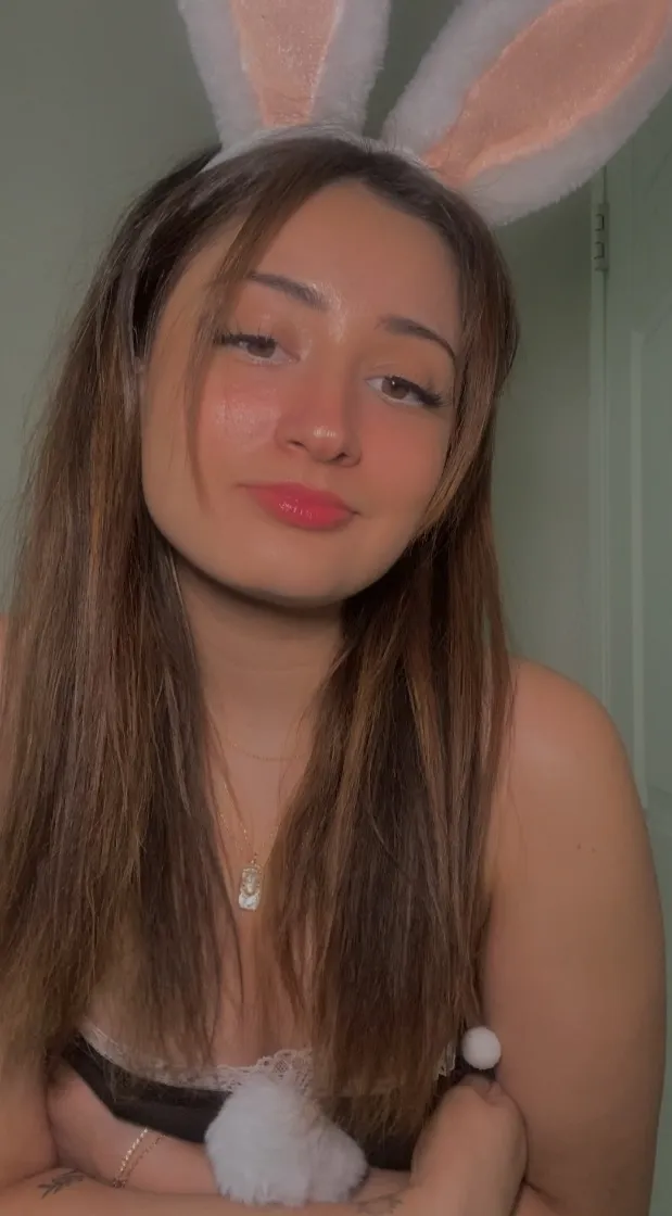 Live sex webcam photo for MaddyMartinez #7935320