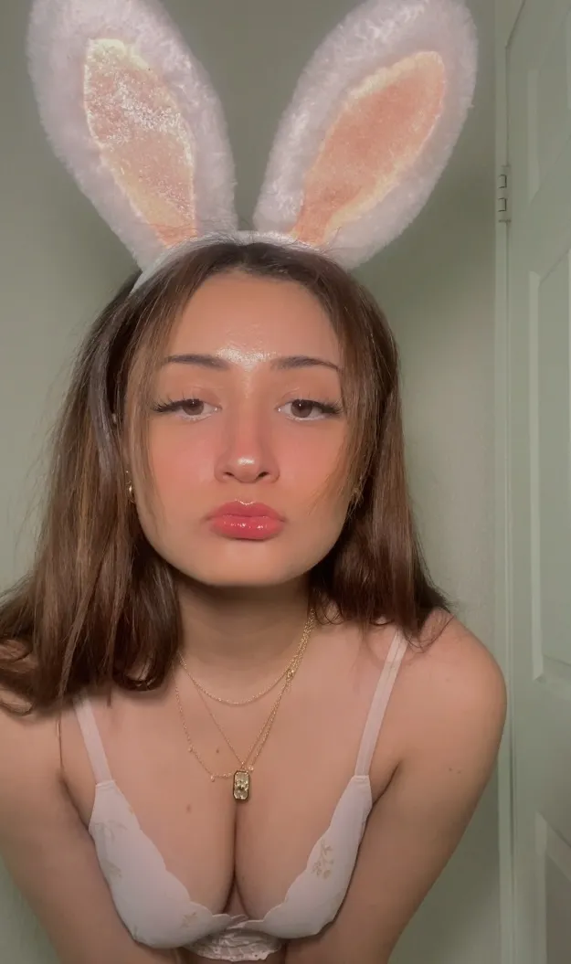 Live sex webcam photo for MaddyMartinez #7935321