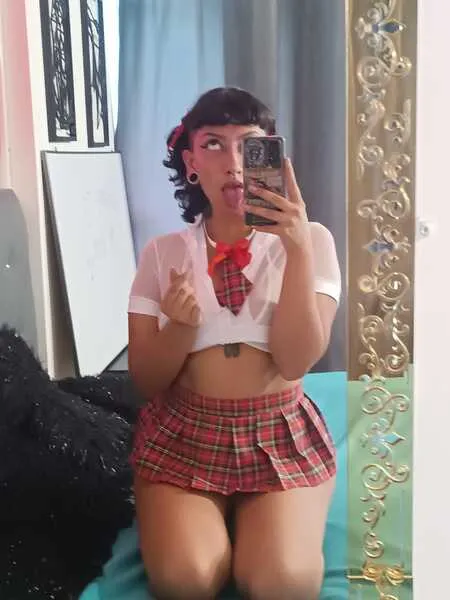 Live sex webcam photo for KikiCyrus #6033764