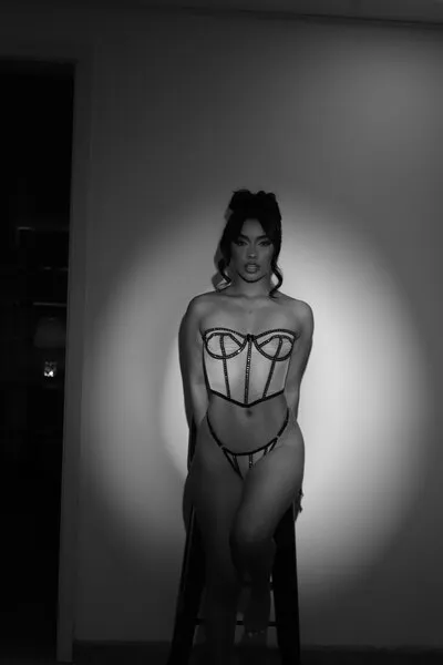 Live sex webcam photo for CharlotteG #6264694