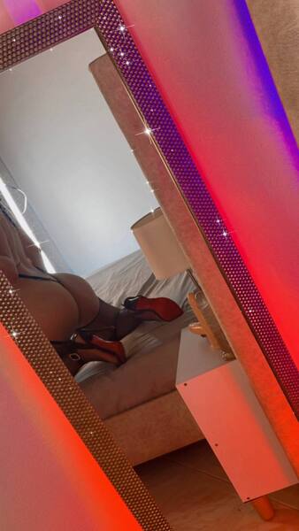 Live sex webcam photo for HalmaRoberts #6516884