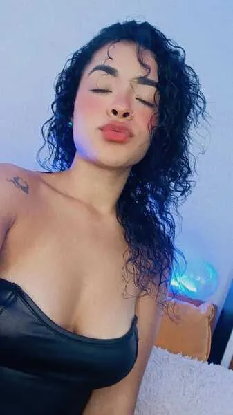 Live sex webcam photo for RihanaJacksoon #6505633