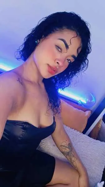Live sex webcam photo for RihanaJacksoon #6505632