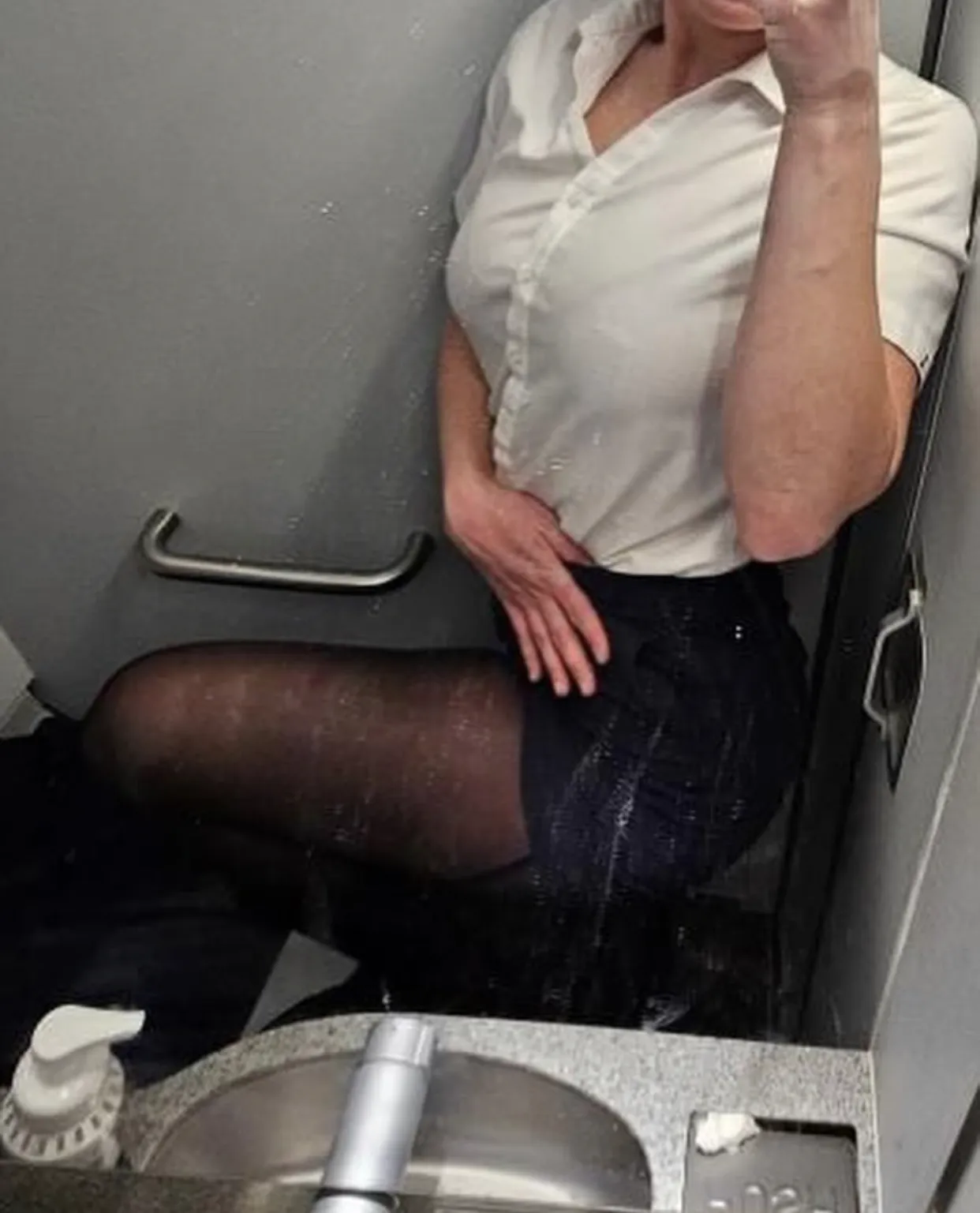 Live sex webcam photo for AirhosstesElla #7933898