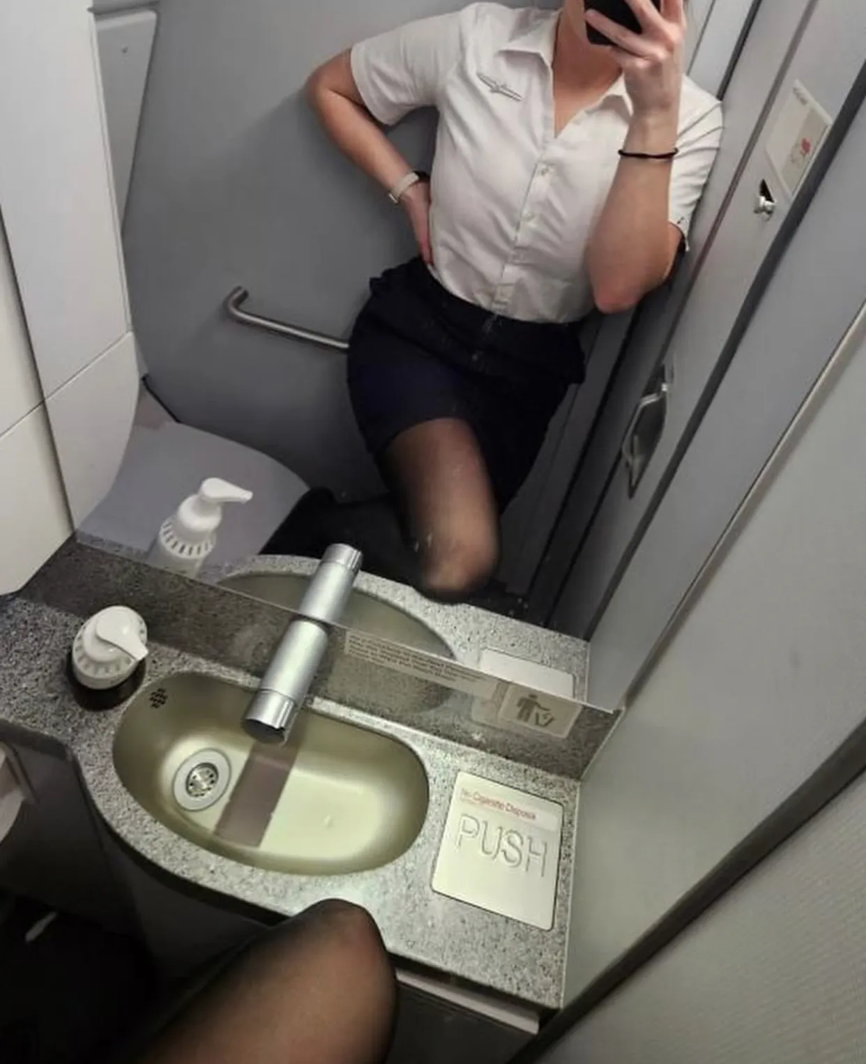 Live sex webcam photo for AirhosstesElla #7933897