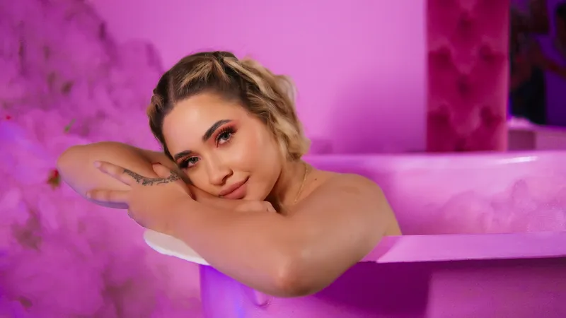 Live sex webcam photo for EmmaMilleerr #6896559