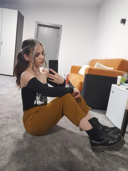 Live sex webcam photo for SweetErikaAsher #6233441