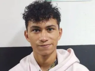 Live sex webcam photo for DamianBroown #6023512