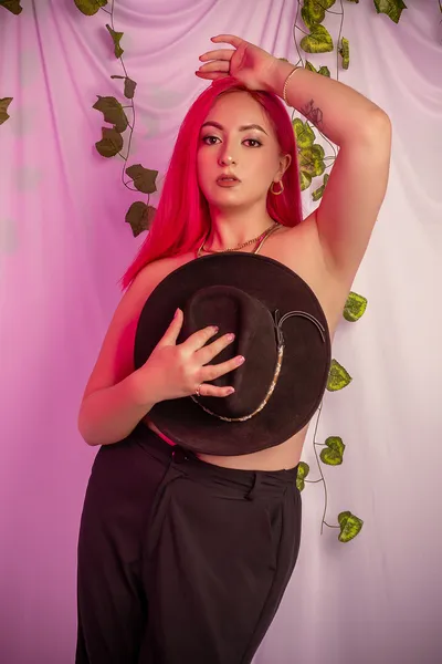 Live sex webcam photo for LucyPark_S #6183487