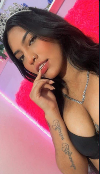 Live sex webcam photo for carolinarossee #6227840