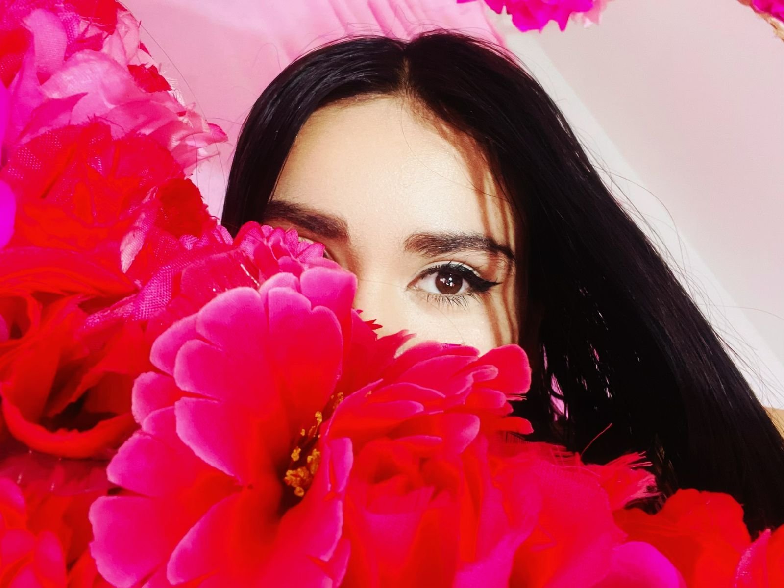 Live sex webcam photo for KarlieNaugthy #7322333