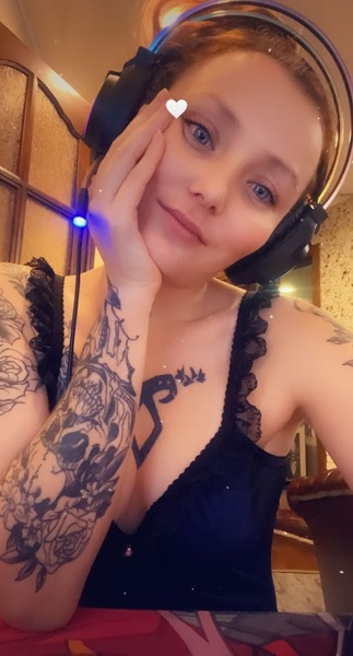 Live sex webcam photo for LilyFoxyL #6144992