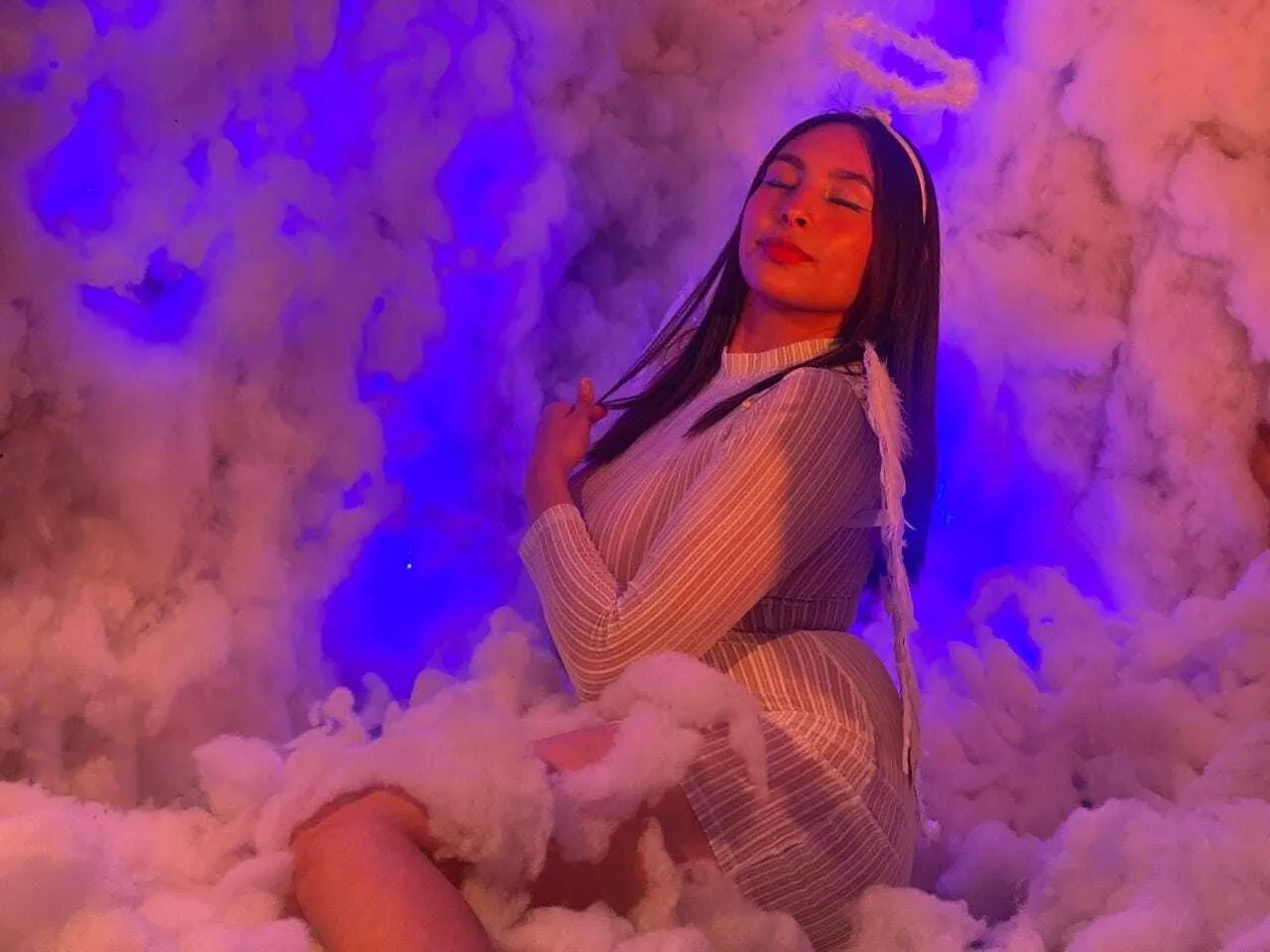 Live sex webcam photo for ChloeeTompsony #7918716