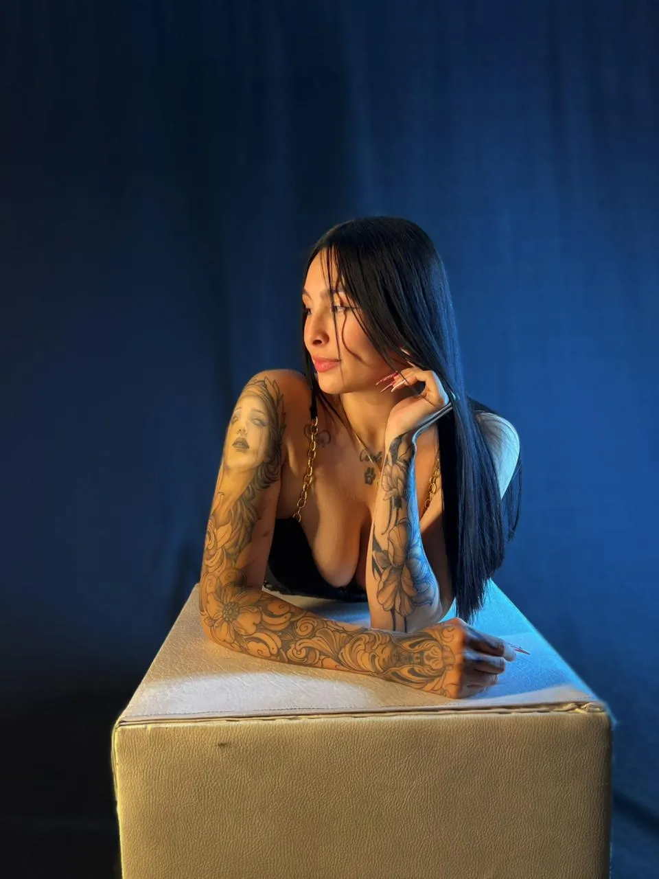 Live sex webcam photo for ChloeeTompsony #7940327