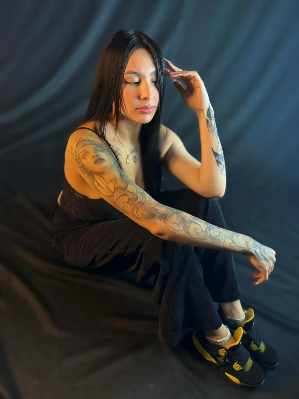 Live sex webcam photo for ChloeeTompsony #7940330