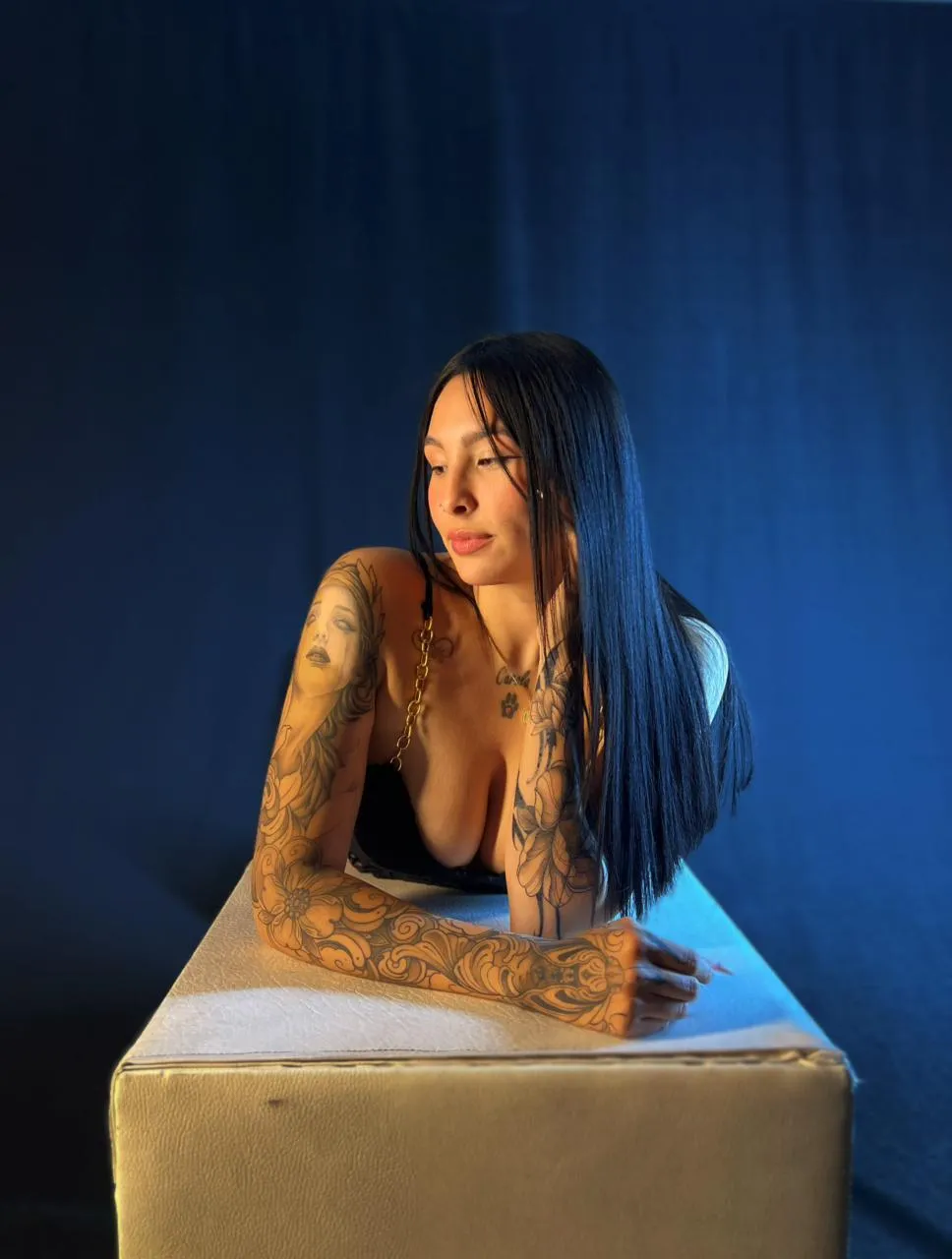 Live sex webcam photo for ChloeeTompsony #7940328